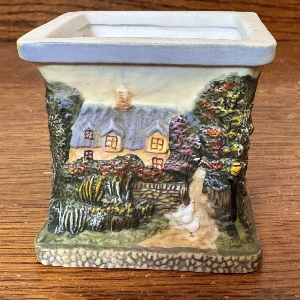Thomas Kinkade Cottage Planter 3